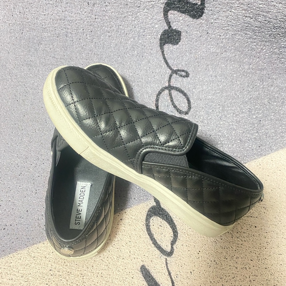 Steve Madden Men's Black Quilted Slip-On Loafers
